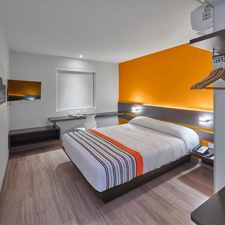 City Express Junior By Marriott Leon Centro De Convenciones Exterior photo