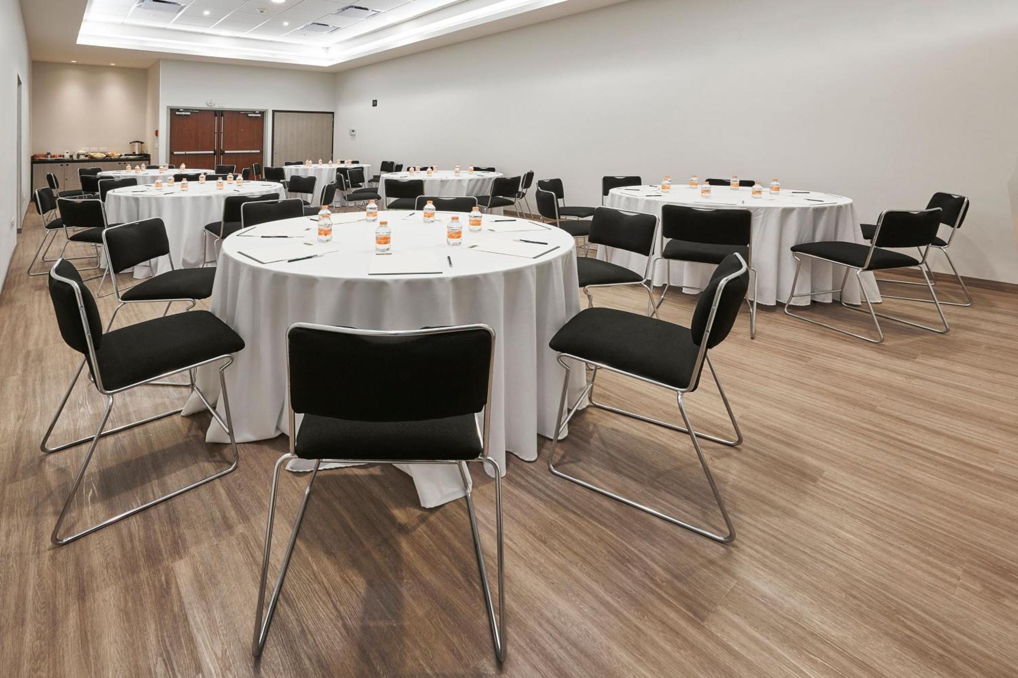 City Express Junior By Marriott Leon Centro De Convenciones Exterior photo